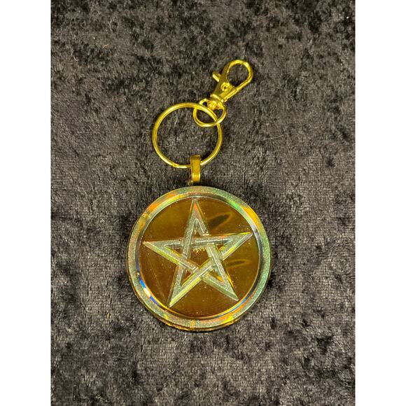 Holographic Orgonite Keychain with Copper, Shunghite and Pentacle - Picture 1 of 5